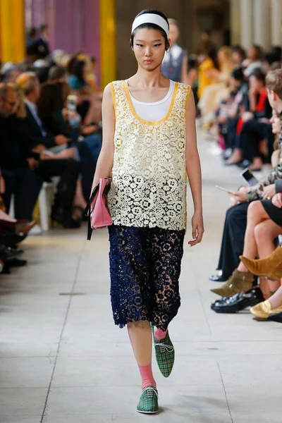Look 33